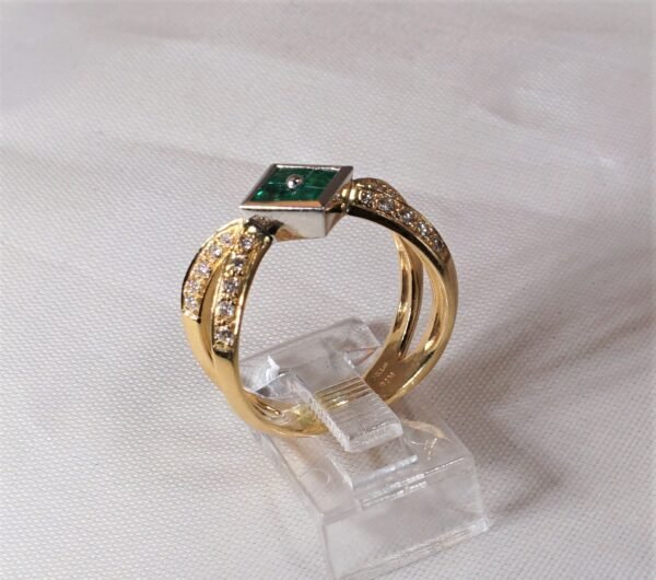 18k Yellow Gold Ring and Four Princess-Cut Emeralds & Diamonds in Platinum
