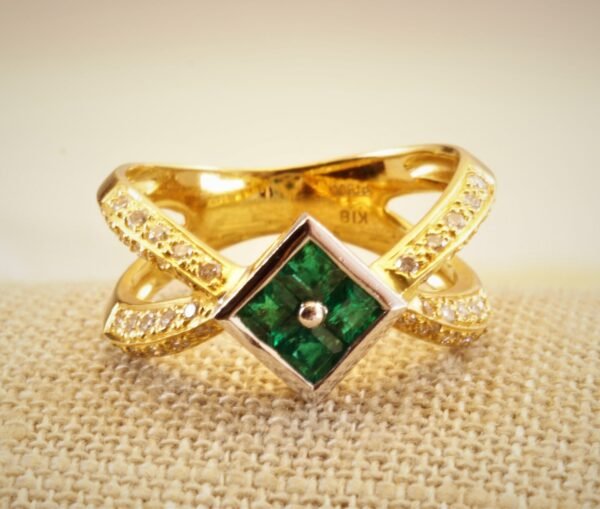 18k Yellow Gold Ring and Four Princess-Cut Emeralds & Diamonds in Platinum