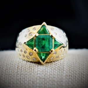 Emerald-Star-ring 14K yellow gold