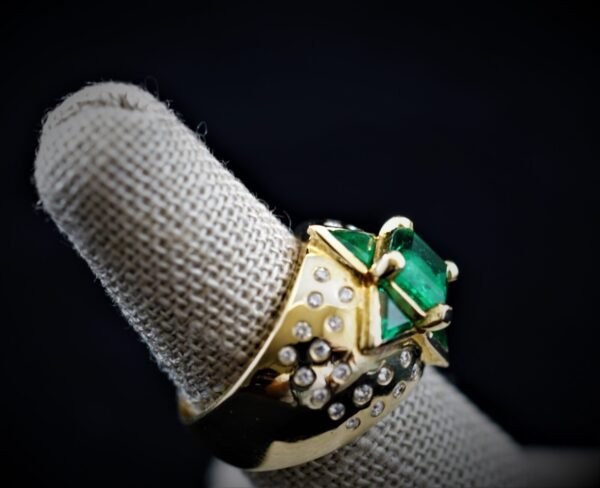 Star-Shaped Emerald and Diamond Ring,14K Yellow Gold, 2.50 CT-Natural Gems