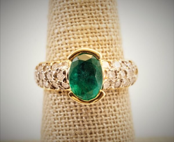 lrgemovalpave.m Large oval emerald 14K gold ring.