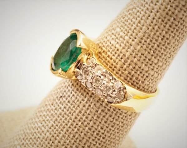 lrgemovalpave.n Sophisticated Natural Colombian Emerald and Diamond 14K Yellow Gold Ring