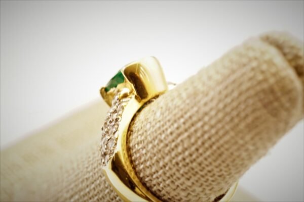 lrgemovalpave.o Sophisticated Natural Colombian Emerald and Diamond 14K Yellow Gold Ring
