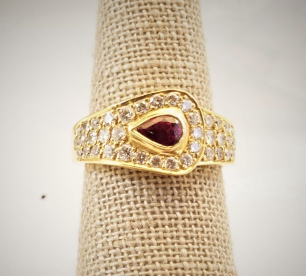 14K Pear-shape ruby ring Beautiful 14K pear-shaped ruby ring.