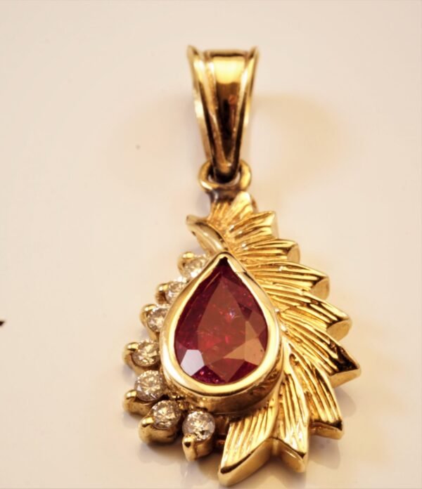 teardrop ruby pendant.f Pear-Shaped Ruby Pendant with Feather Design in 4K Yellow Gold with Diamond